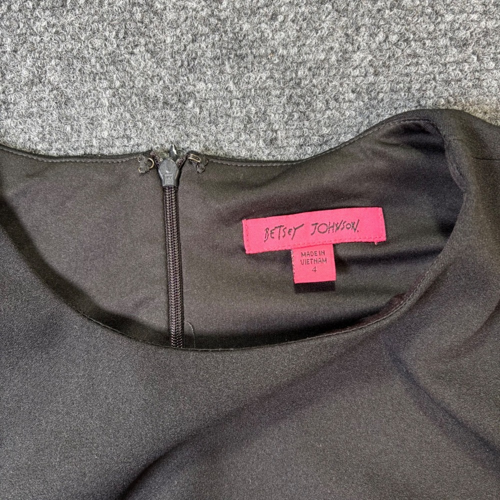 Betsy Johnson Black Cap Sleeve Sheath Dress Size 4‎ Knee Length Work Career - Picture 5 of 6